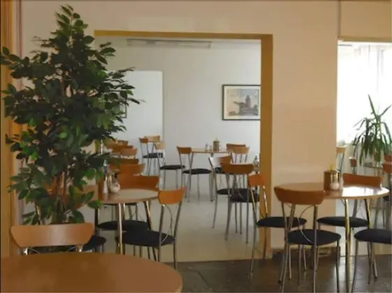Gästehaus Lütten Klein - Yerinde Yemek