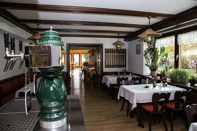 Gasthaus und Hotel Rote Schenke - Yerinde Yemek