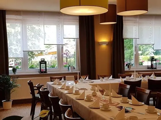 Gasthof & Pension Zur Friedenseiche - Yerinde Yemek