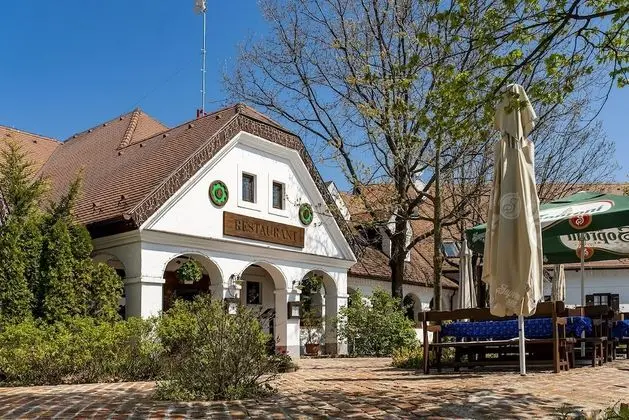 Gastland M1 Hotel & Conference Center