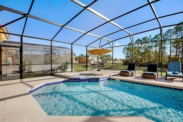 Gated,south Facing Pool With Spa, Games Room & BBQ