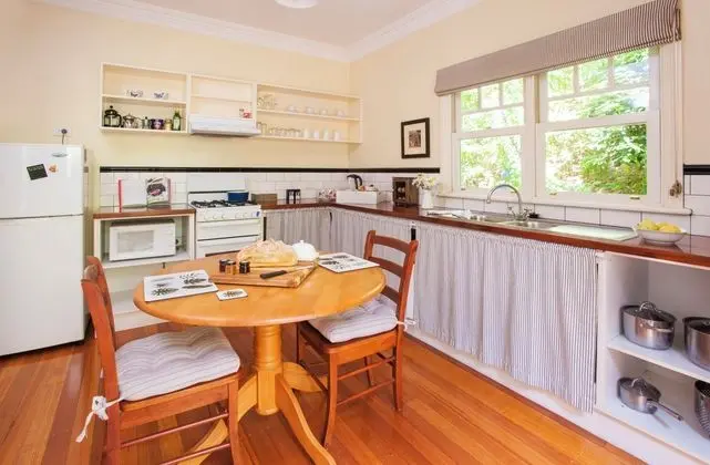 Gatehouse Cottage at Merrow Cottages - Mt Dandenong - Mutfak