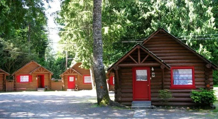 Gateway Inn & Cabins