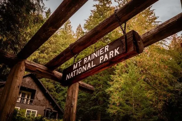 Gateway Inn & Cabins