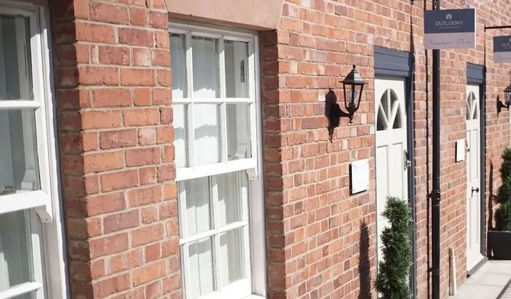 The Gathering Chester 1 Sleeps 14 Very Close to City Centre Racecourse Within Walls
