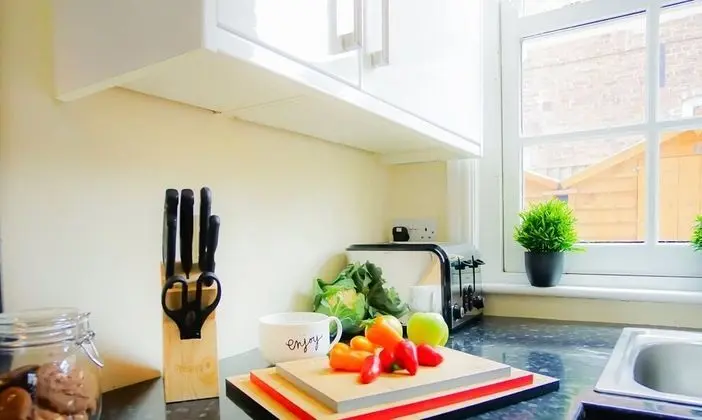 The Gathering Chester 2 Sleeps 14 Very Close to City Centre Racecourse Within Walls - Mutfak