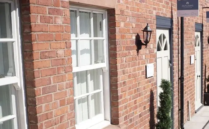 The Gathering Chester 4 Sleeps 14 Very Close to City Centre Racecourse Within Walls