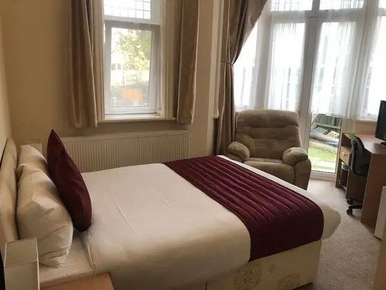 Gatwick Inn Hotel - Oda Manzaraları