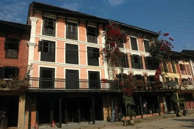 Gaun Ghar