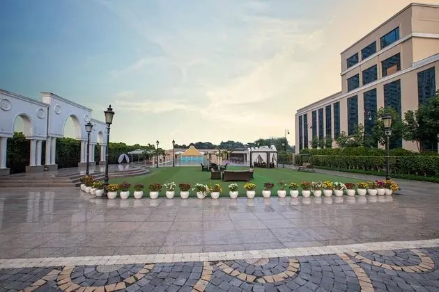 The Gaur Sarovar Portico Noida - Dış Mekan