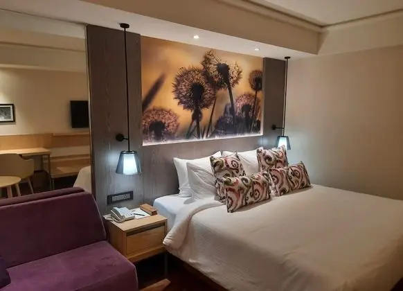 The Gaur Sarovar Portico Noida - Oda