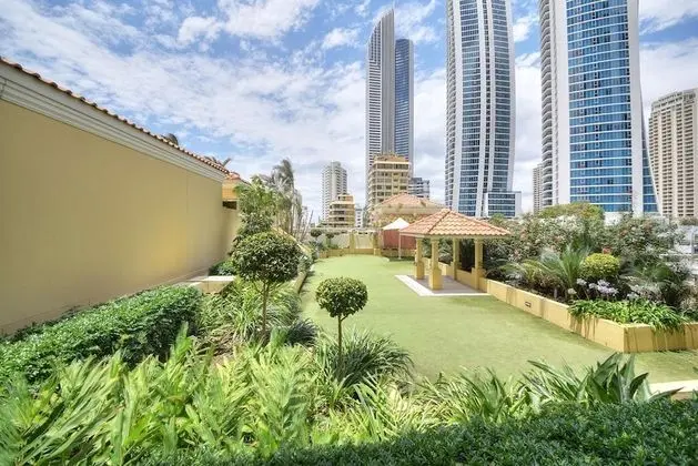 GCA Chevron Renaissance - Dış Mekan
