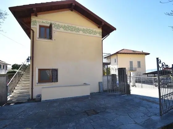 Village Apartment in Cannero Riviera With Balcony - Dış Mekan