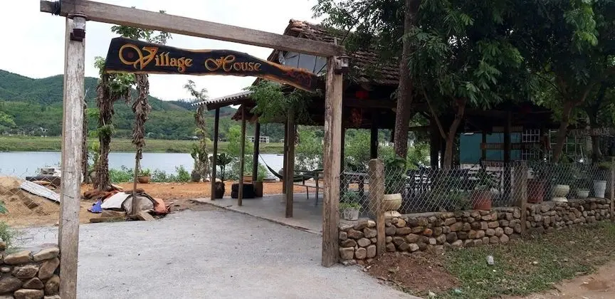 Village House - Hostel - Lobi