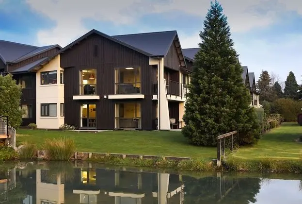 Village Lake Apartments - Dış Mekan