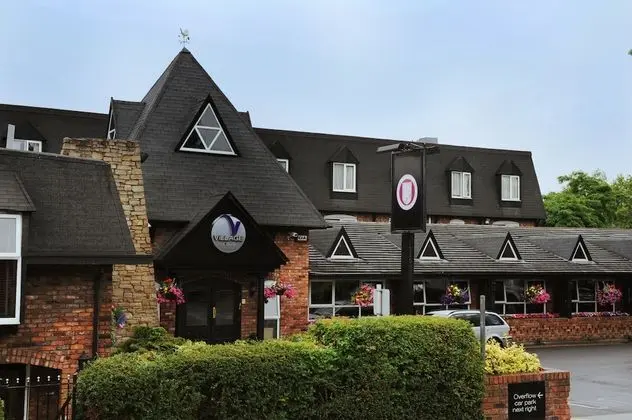 Village Hotel Manchester Hyde - Dış Mekan