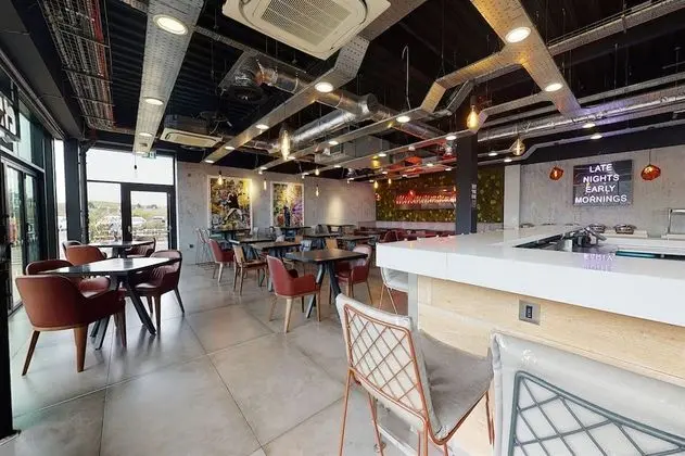 Village Hotel Portsmouth - Yerinde Yemek