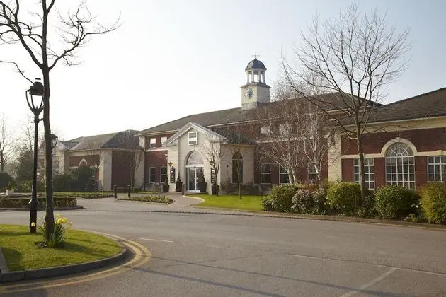 Village Hotel St David's, Nr Chester - Dış Mekan