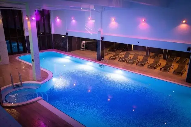 Village Hotel Wirral - Havuz