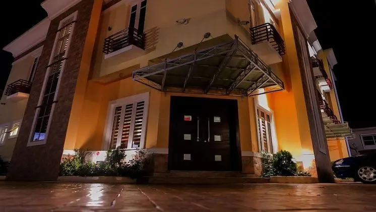 GEI8 Hotels & Lounge