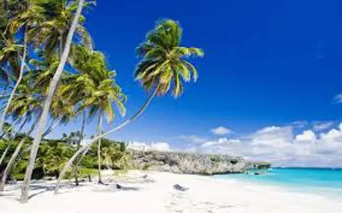 The Gem is Located a few Minutes Walk to the Gorgeous Bottom Bay Beach - Plaj