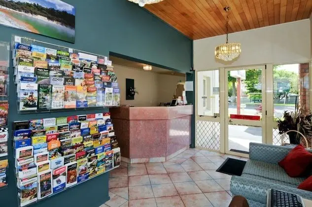 Geneva Motor Lodge - Lobi