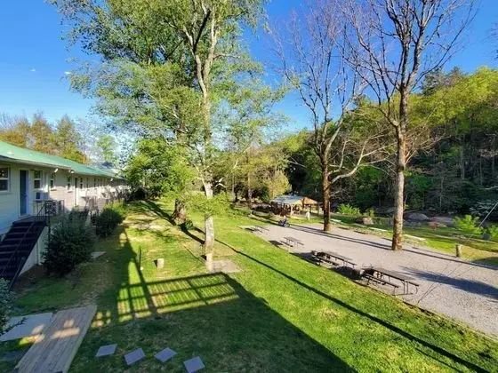 Geneva Hotel & Tiki Bar - Dış Mekan