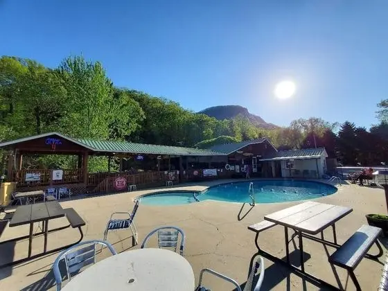 Geneva Hotel & Tiki Bar - Yerinde Yemek