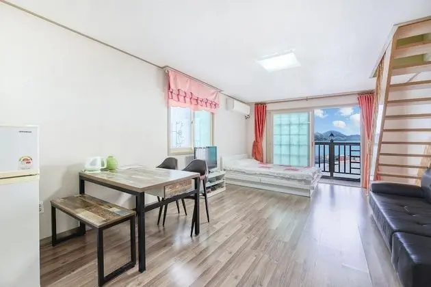 Geoje Evergreen&pinetree Pension - Öne Çıkan Resim