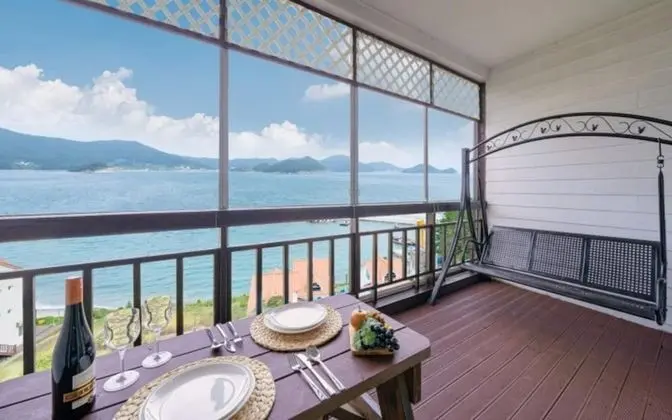 Geoje Kachi and Santorina Pension