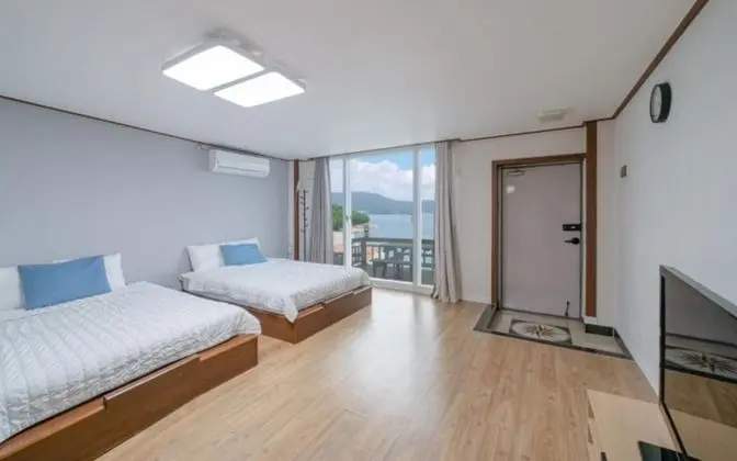 Geoje Kachi and Santorina Pension - Oda