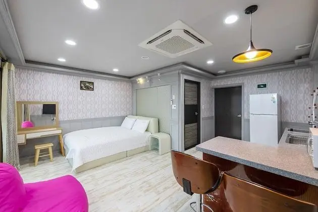 Geoje Marine Castel Pension