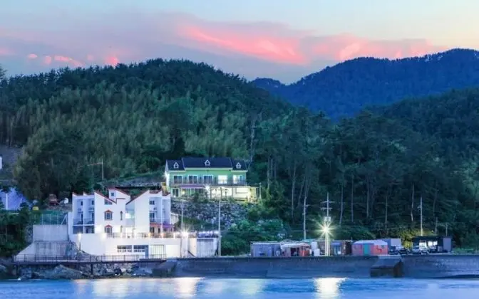 Geoje Mondol Kids Pension