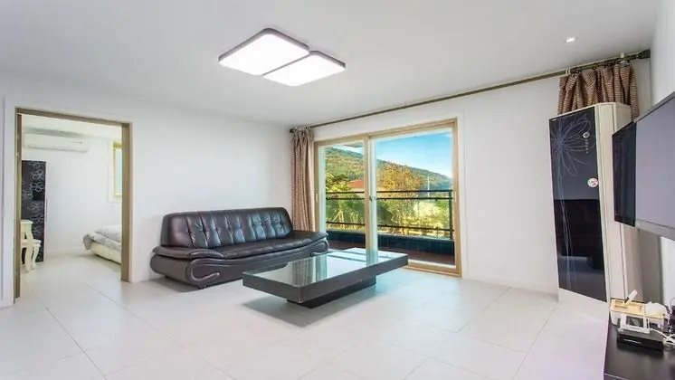 Geoje Rockspa Pension