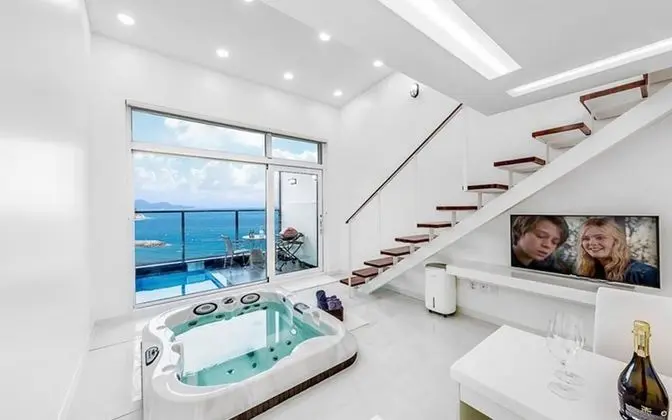 Geojedo Bay Hill Pool Villa - Oda