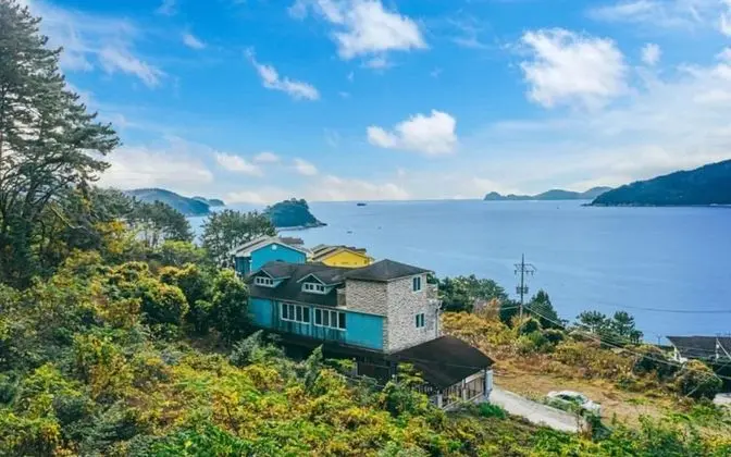 Geojedo Between the Sky and Sea Pension