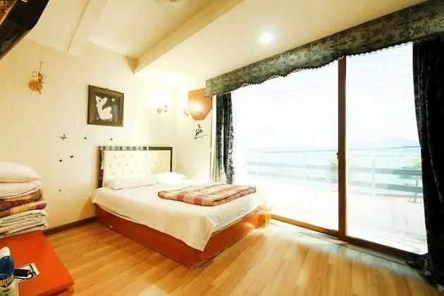 Geojedo Hakdong Queen Cruise Hotel