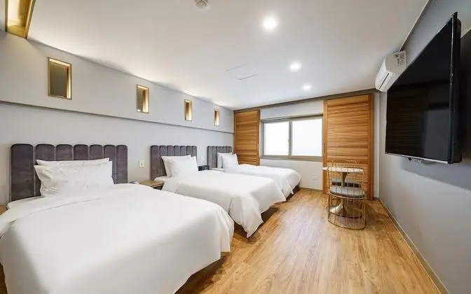 Geojedo Jangseungpo Hotel Pause