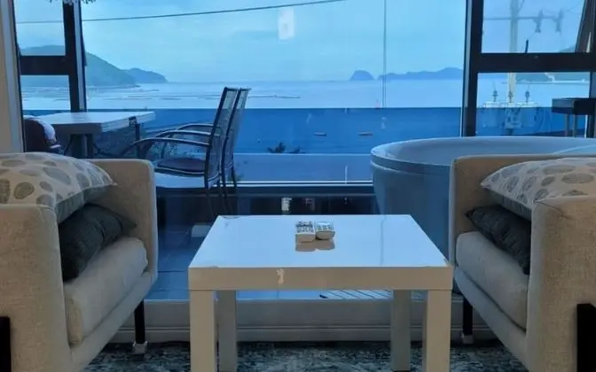 Geojedo N White Pension