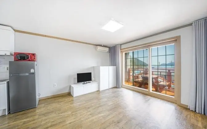 Geojedo New Happiness Pension - Oda
