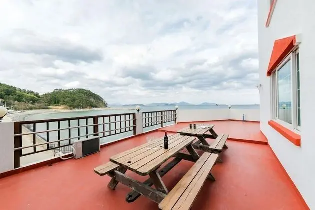 Geojedo Ocean View Dumo Mongdol Pension