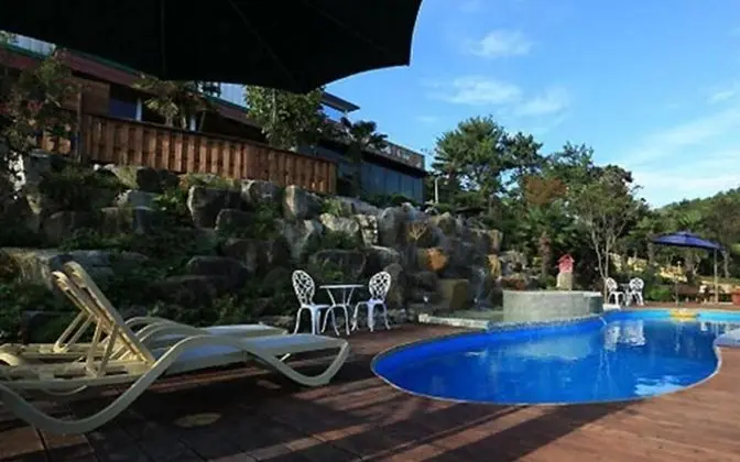 Geojedo Santa Monica Pension