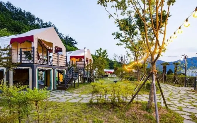 Geojedo Stone Hill Glamping Pension