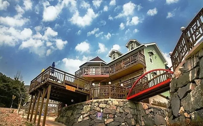 Geojedo Twin Castle Pension