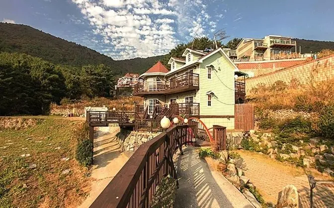 Geojedo Twin Castle Pension
