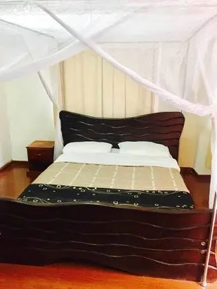 Geomara Wood Ave Park Apt 34