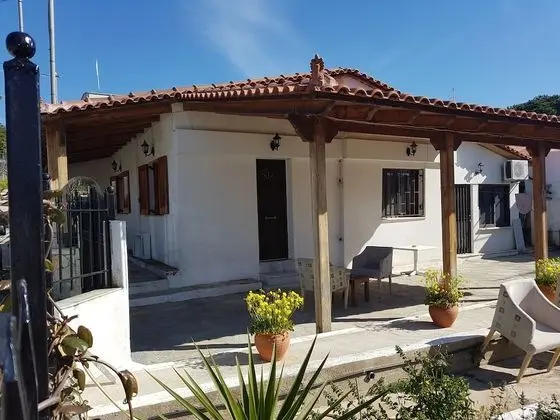 George Apartments by the Sea and Airport - Dış Mekan