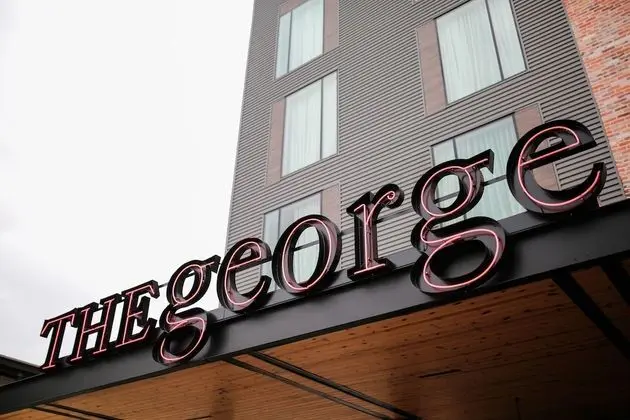 The George - Dış Mekan
