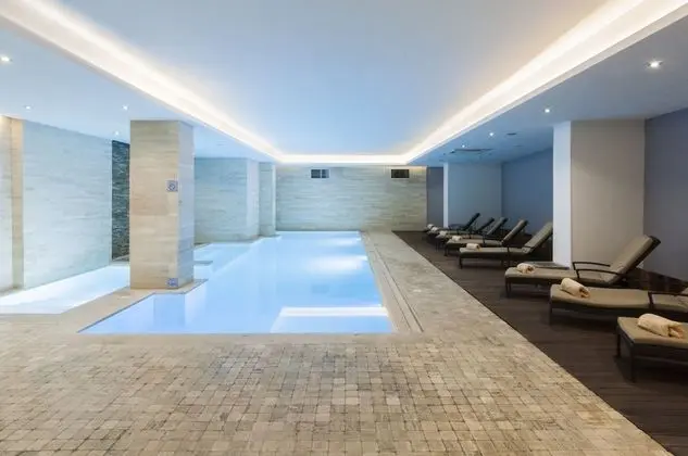 The George, Urban Boutique Hotel - Havuz
