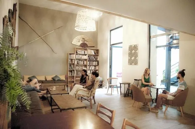 Georges Hostel & Café - Lobi